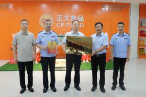 市文明辦、市市場監(jiān)管局聯(lián)合為我公司文明誠信經(jīng)營授牌